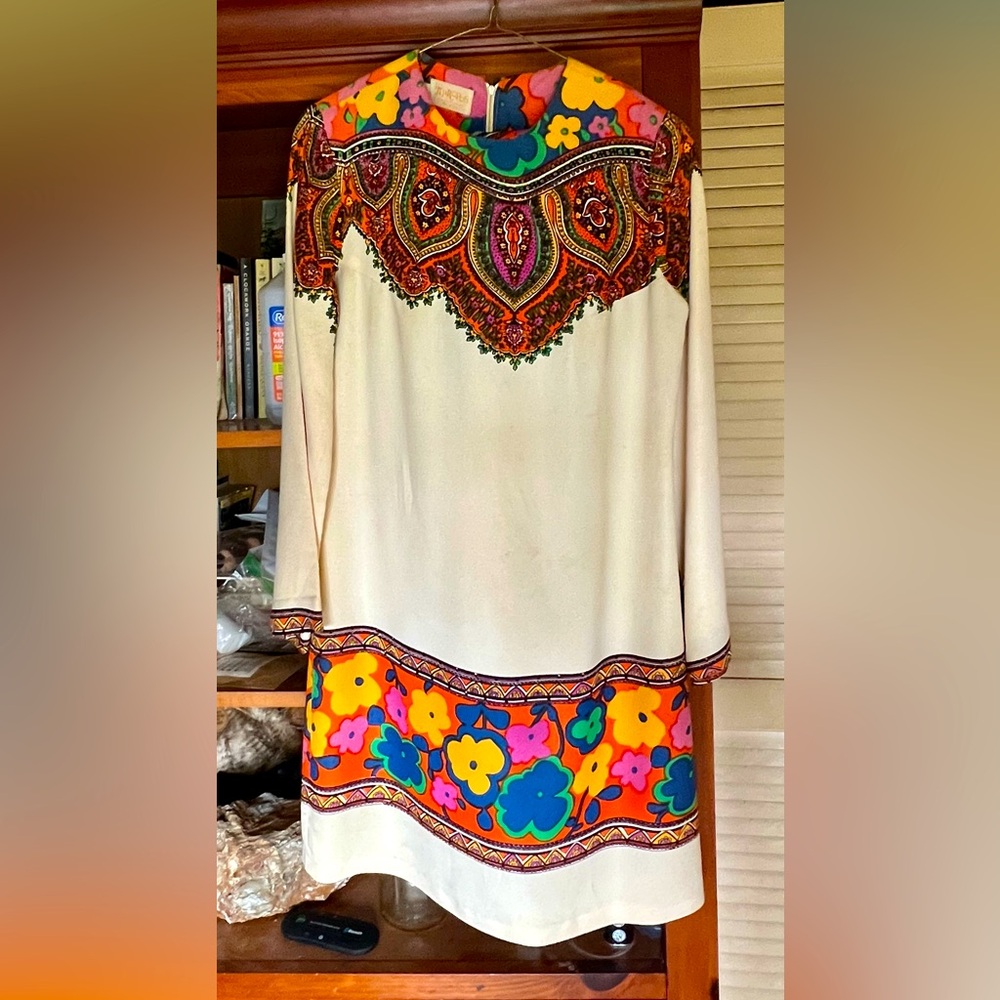 VINTAGE 1960’s Long Sleeve Flower Print Dress!  AMAZING FIND!! “It’s Apropos”